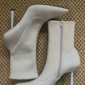 Reserved Elegant Cream Heeled Boots